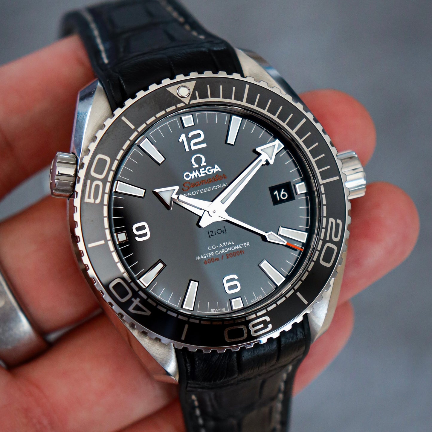 Omega Seamaster Planet Ocean 215.33.44.21.01.001
