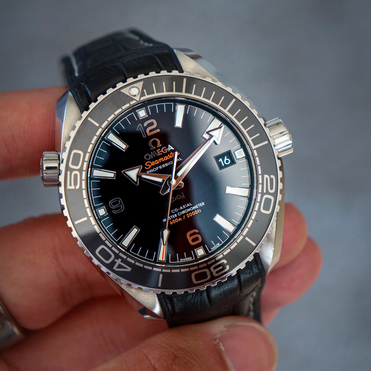Omega Seamaster Planet Ocean 215.33.44.21.01.001