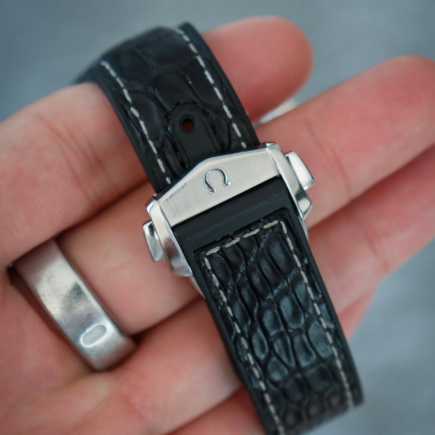 Omega Seamaster Planet Ocean 215.33.44.21.01.001