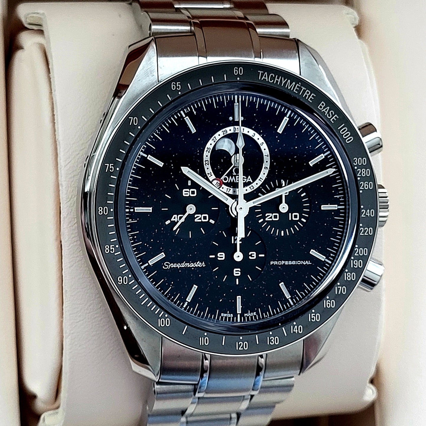 Omega Speedmaster Moonphase Aventurine 311.30.44.32.01.001