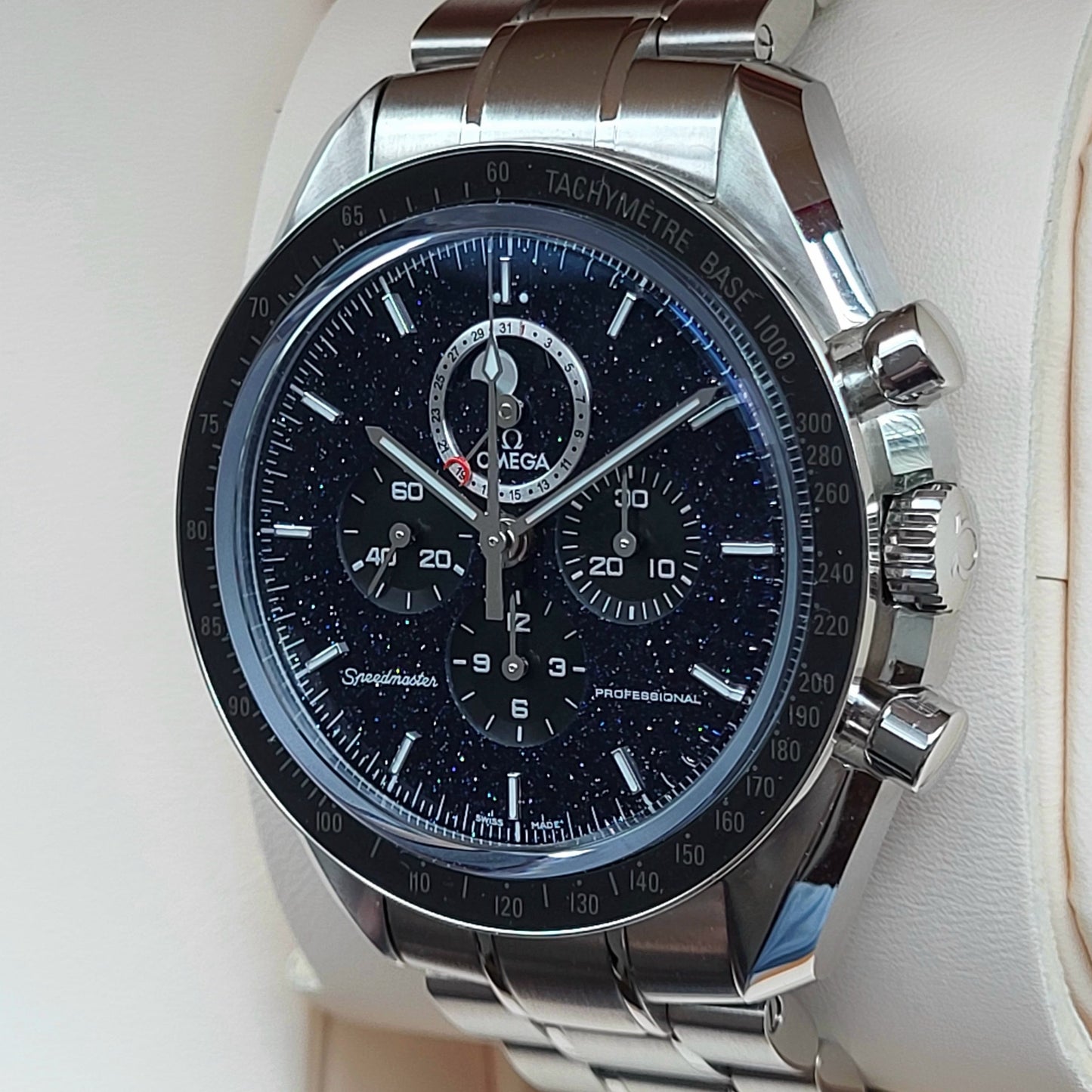 Omega Speedmaster Moonphase Aventurine 311.30.44.32.01.001