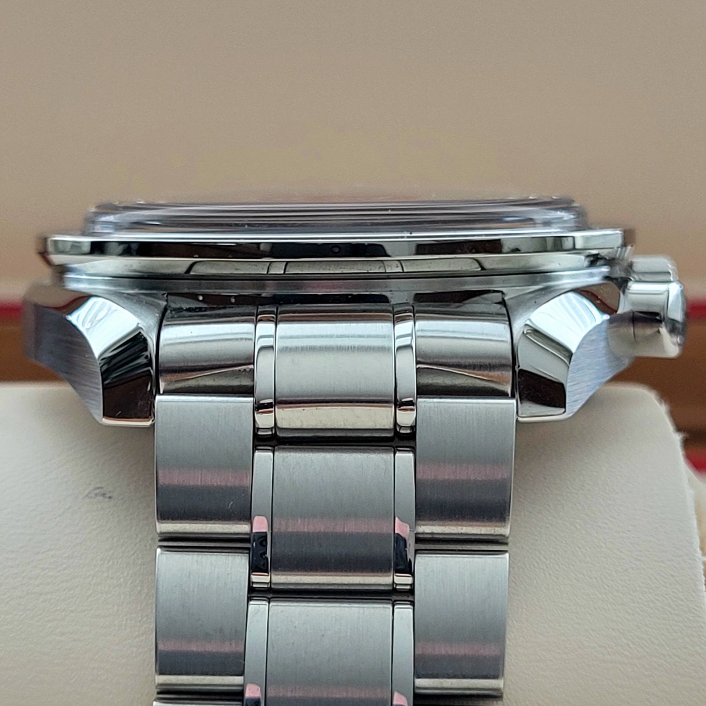Omega Speedmaster Moonphase Aventurine 311.30.44.32.01.001