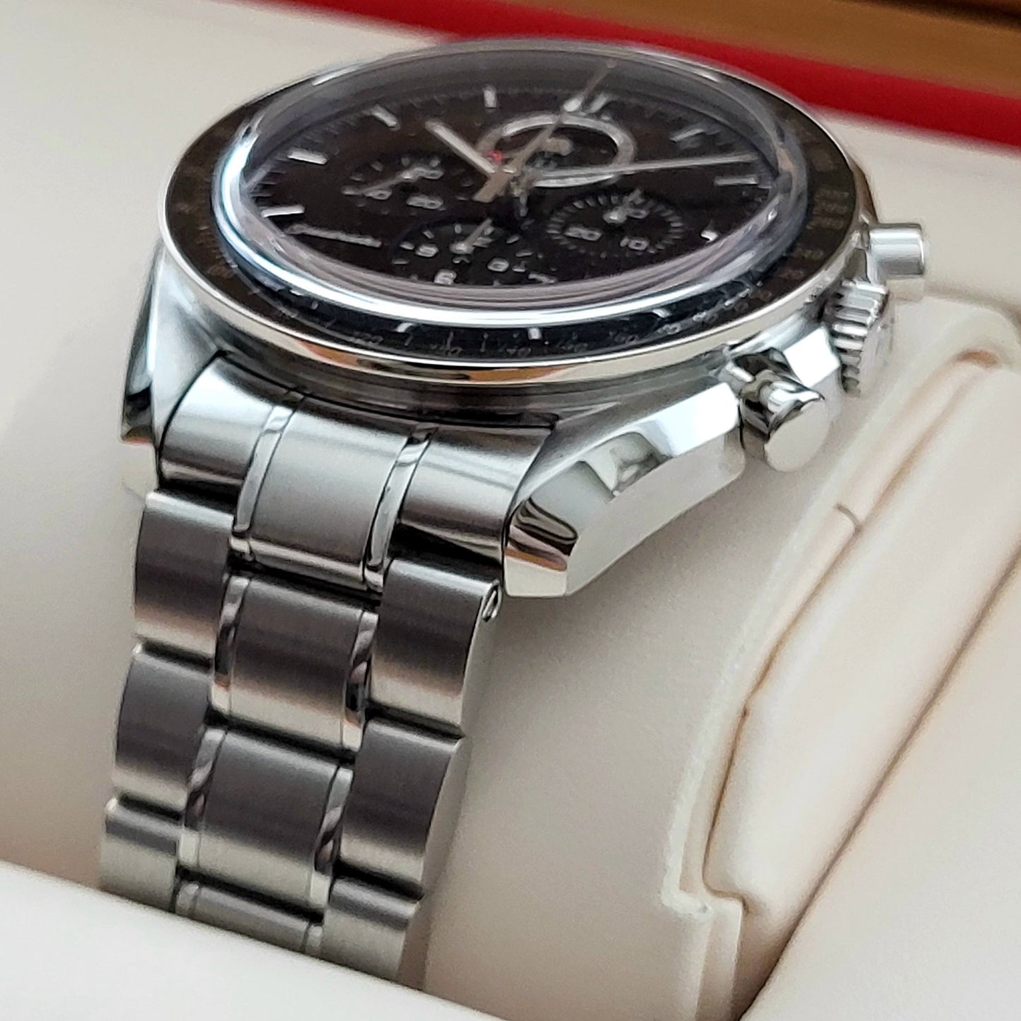 Omega Speedmaster Moonphase Aventurine 311.30.44.32.01.001