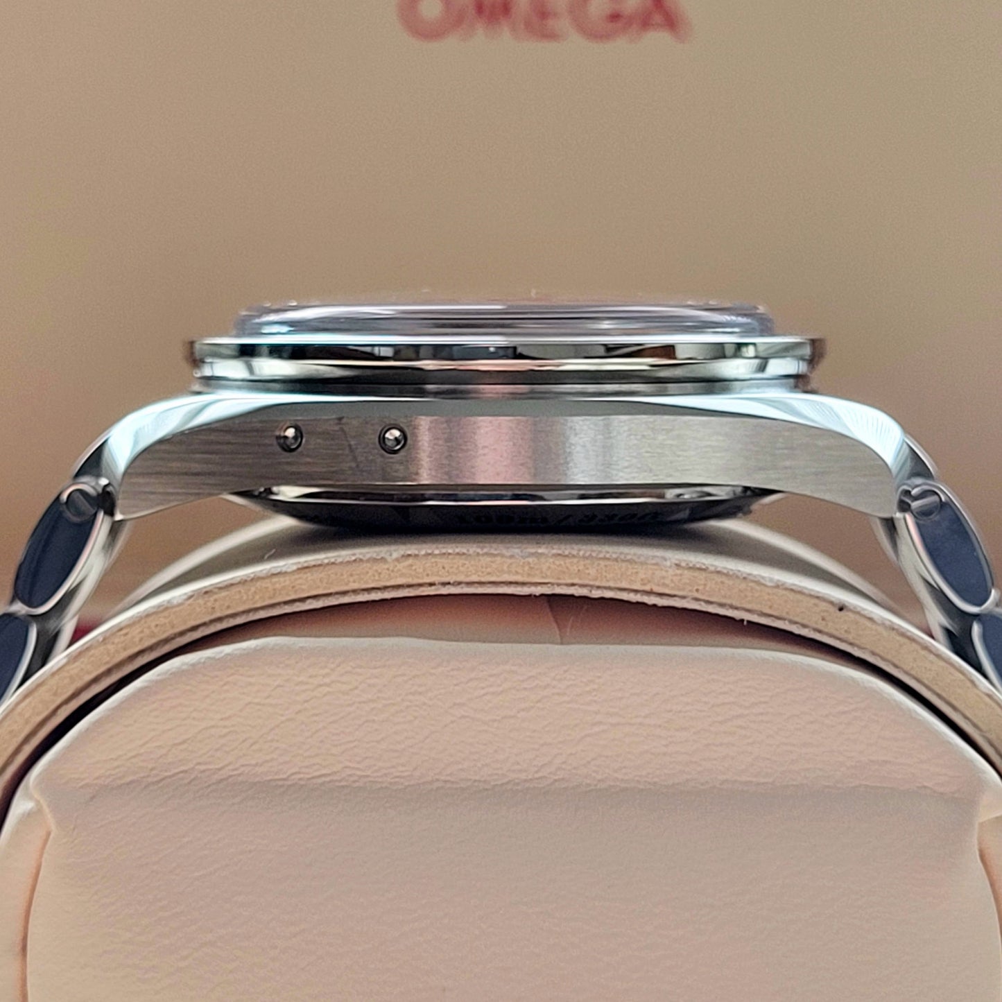 Omega Speedmaster Moonphase Aventurine 311.30.44.32.01.001