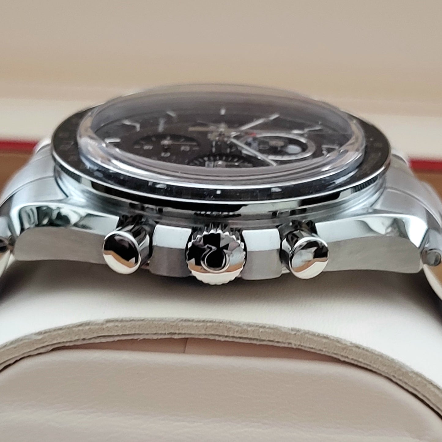 Omega Speedmaster Moonphase Aventurine 311.30.44.32.01.001