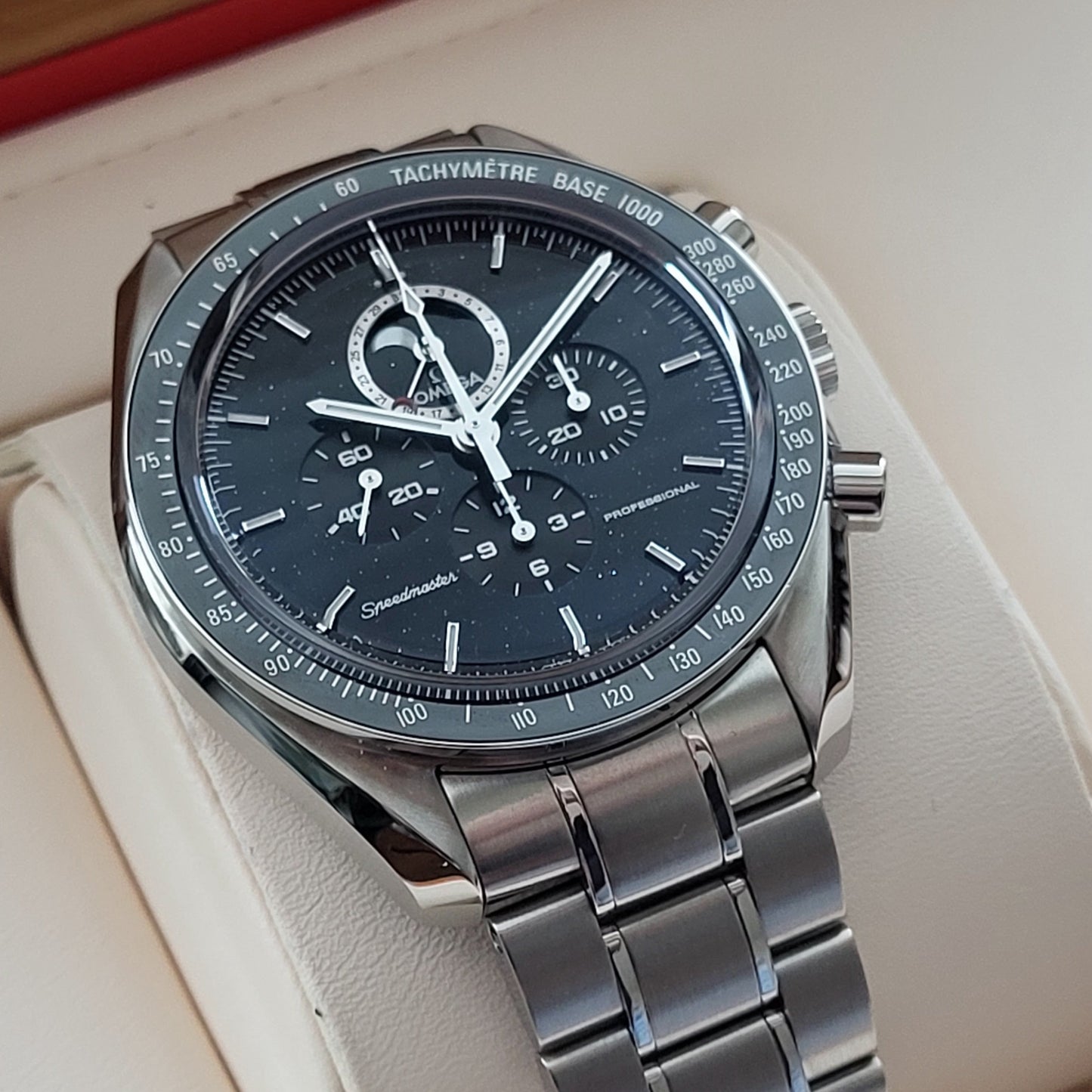 Omega Speedmaster Moonphase Aventurine 311.30.44.32.01.001