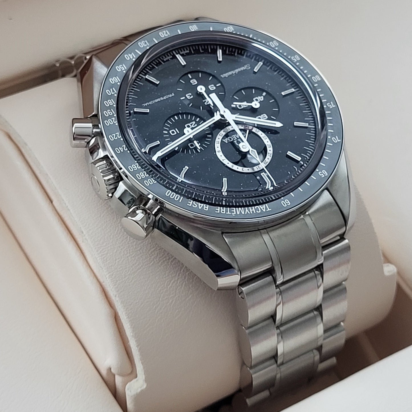 Omega Speedmaster Moonphase Aventurine 311.30.44.32.01.001