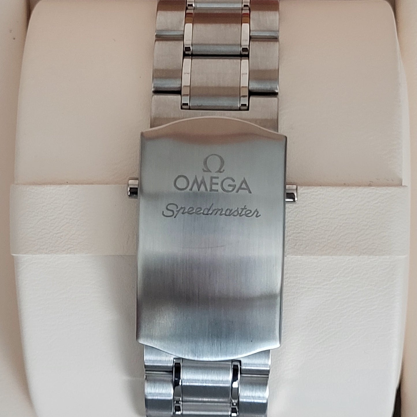 Omega Speedmaster Moonphase Aventurine 311.30.44.32.01.001