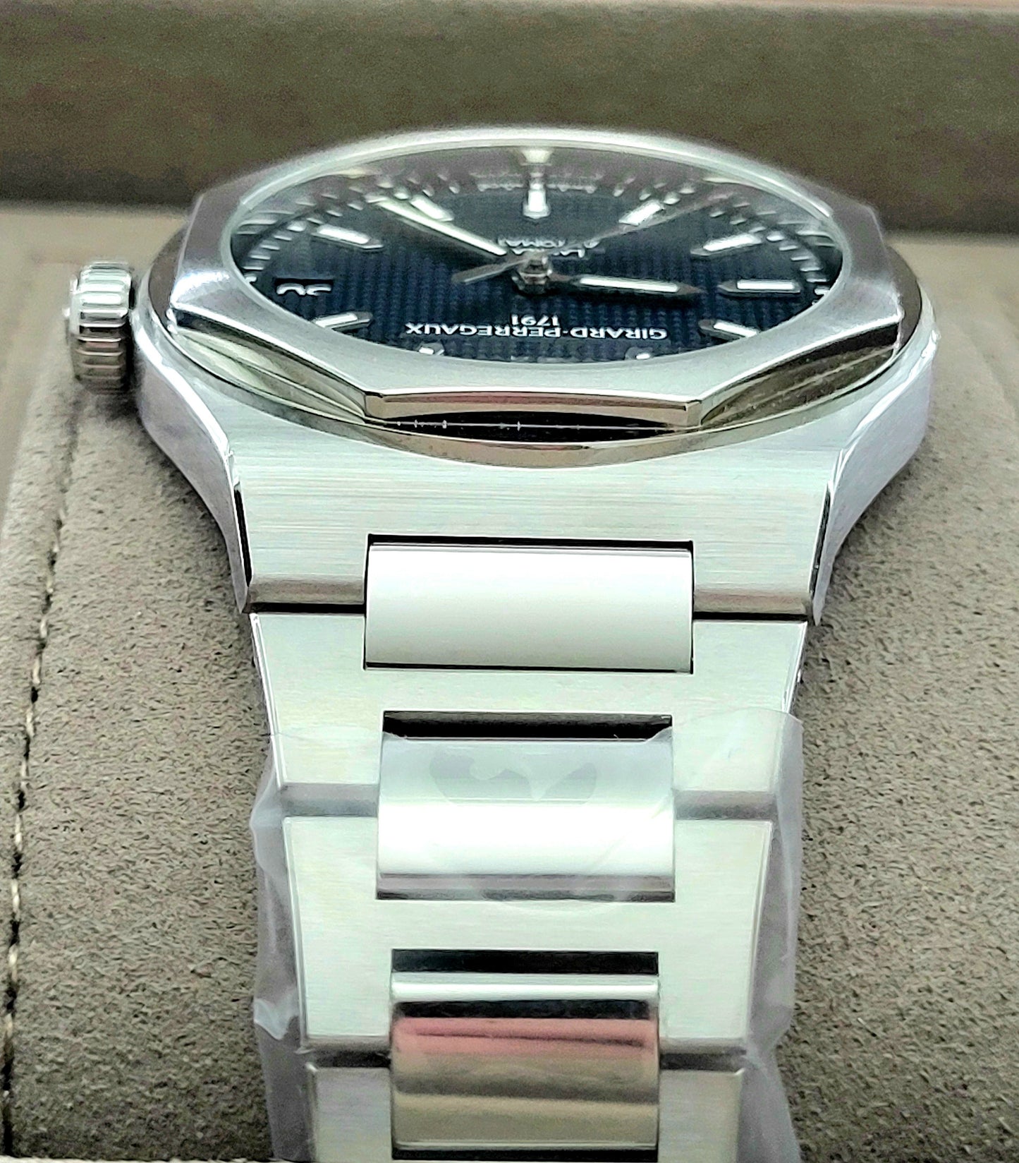 Girard Perregaux Laureato 81010-11-431-11A