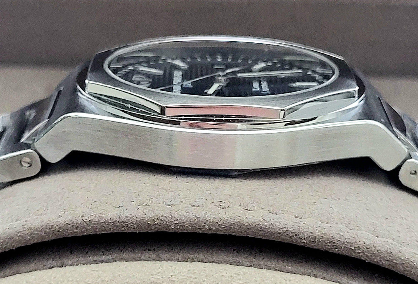 Girard Perregaux Laureato 81010-11-431-11A