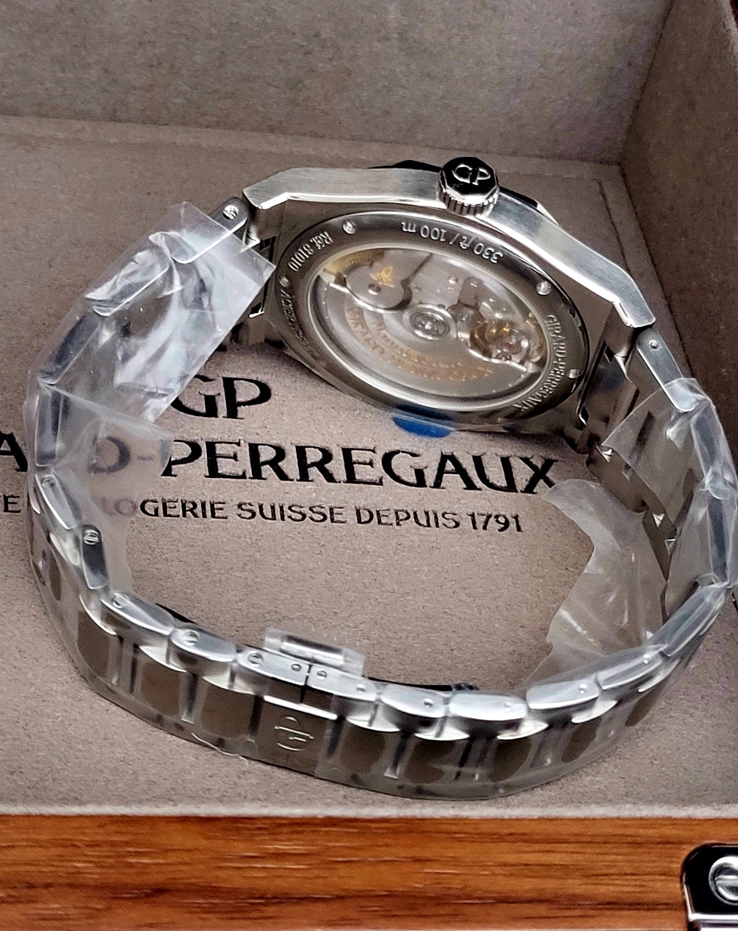 Girard Perregaux Laureato 81010-11-431-11A