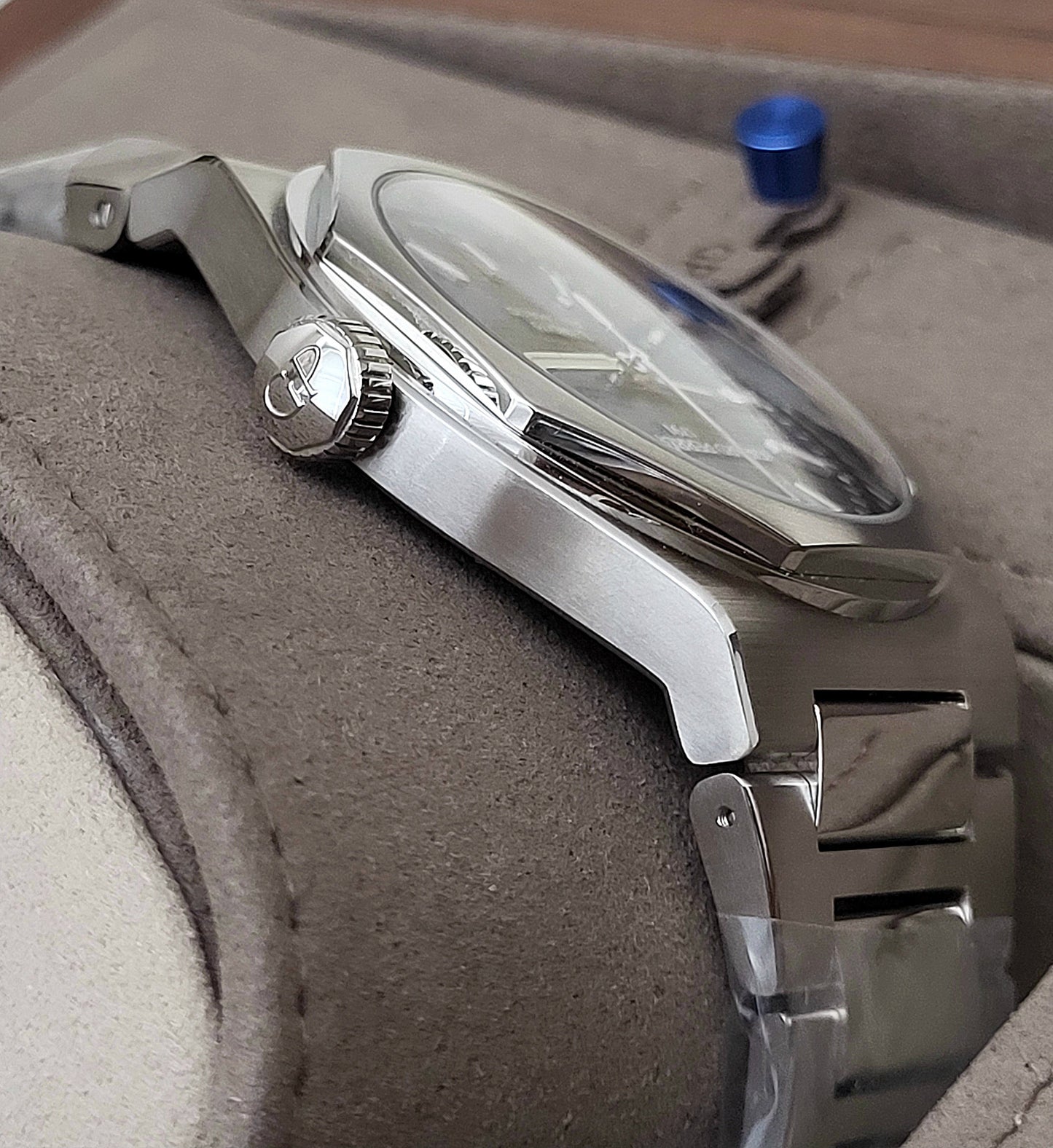 Girard Perregaux Laureato 81010-11-431-11A