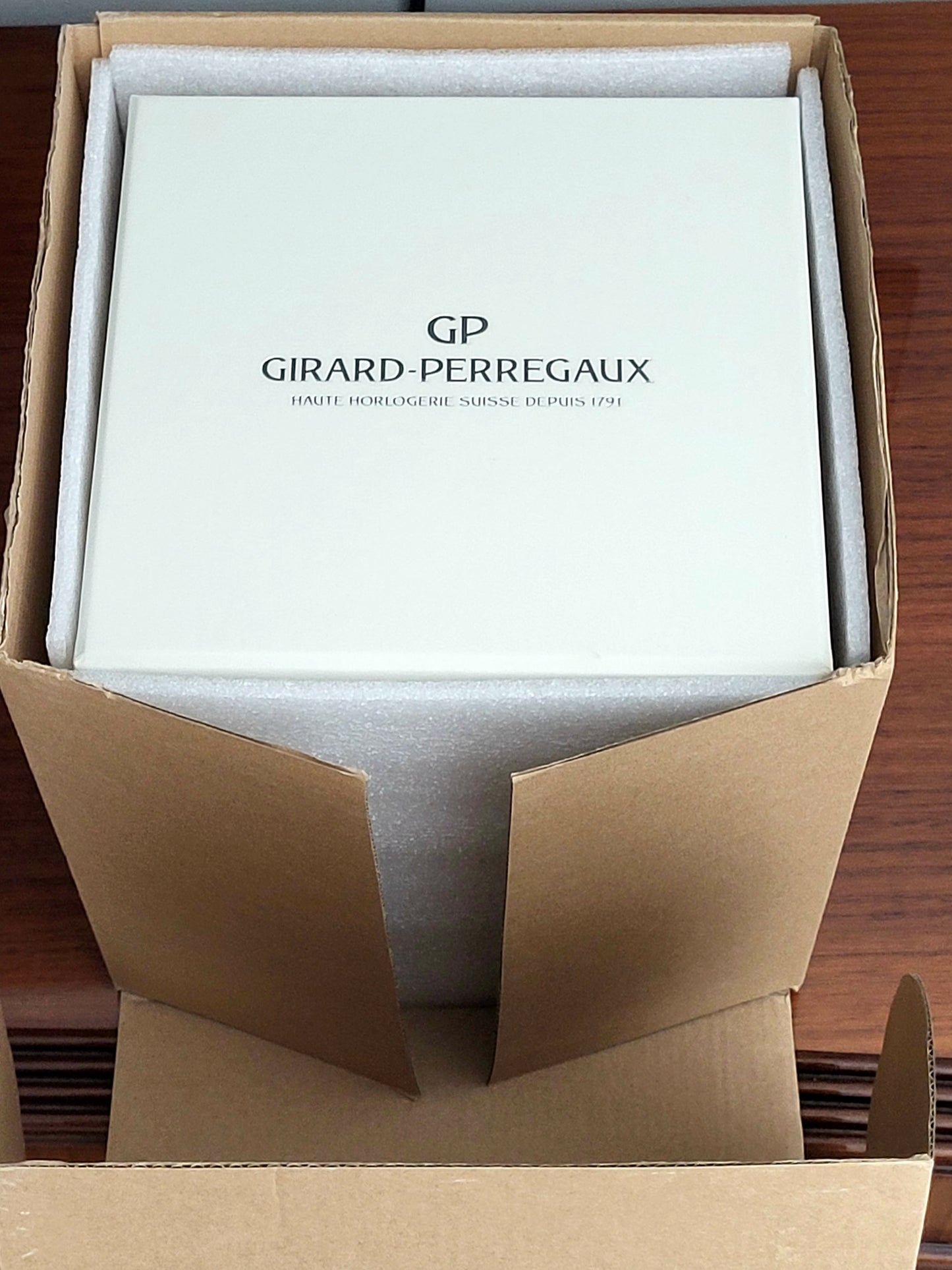 Girard Perregaux Laureato 81010-11-431-11A