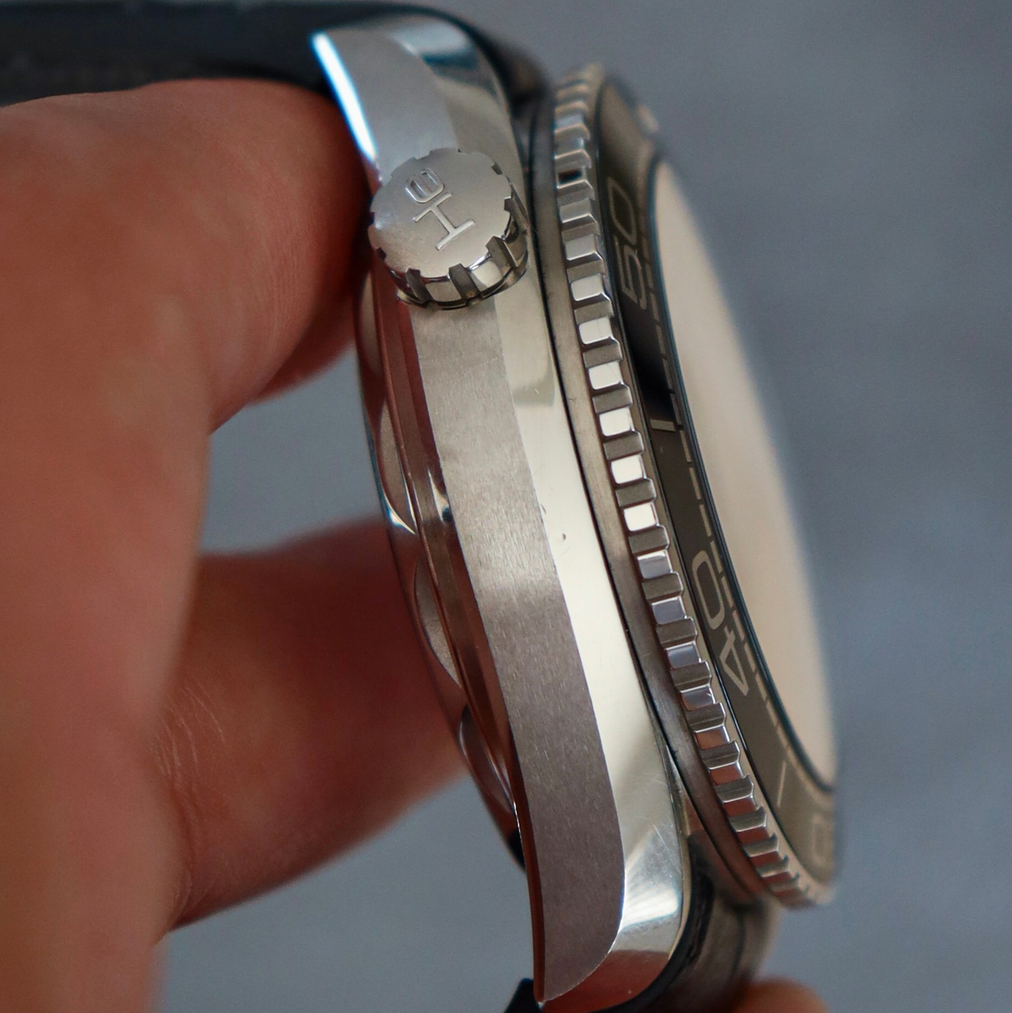 Omega Seamaster Planet Ocean 600M 43.5mm Steel on Leather Strap 215.33.44.21.01.001