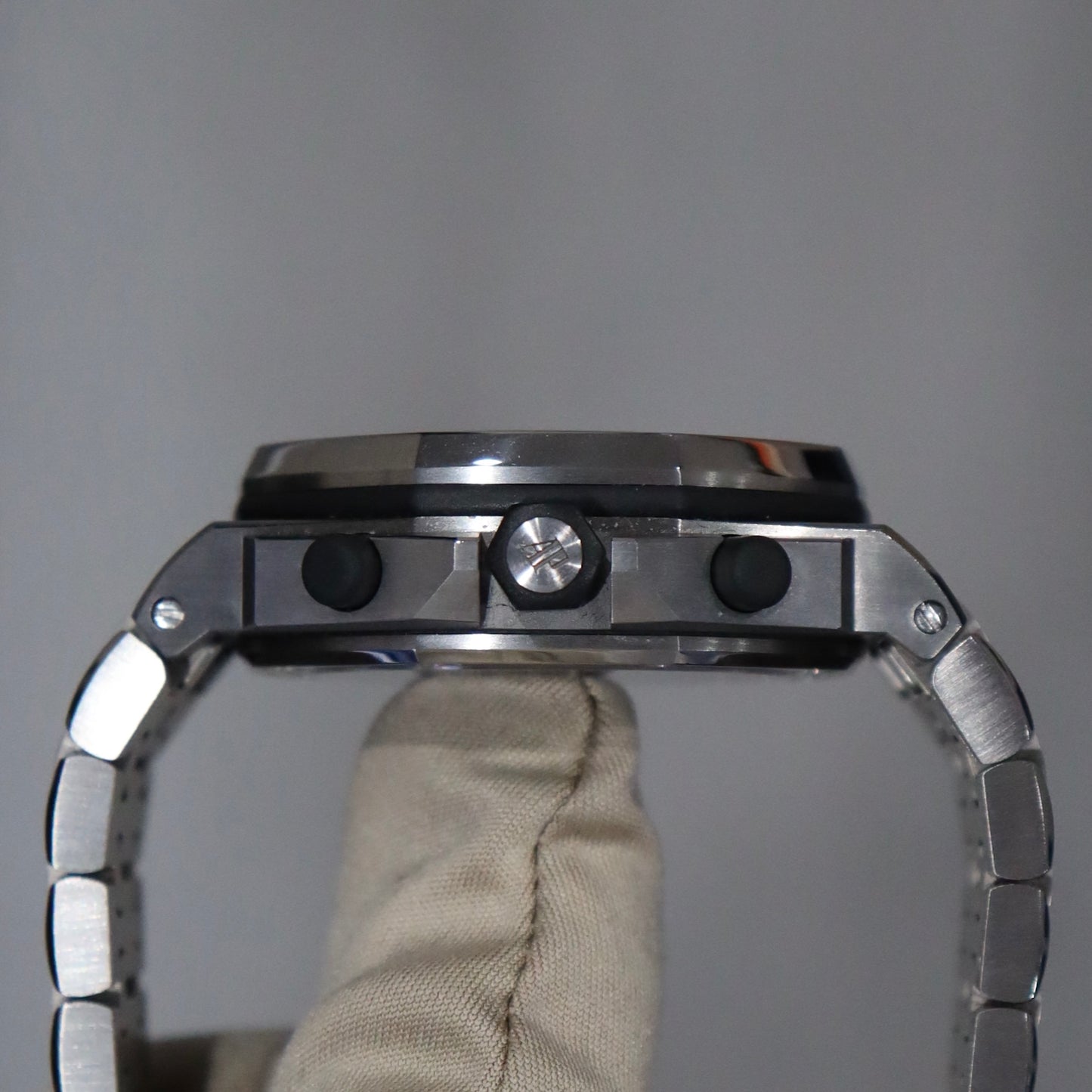 Audemars Piguet Royal Oak Offshore "Titanium" 42mm Gray Titanium 26238TI.OO.2000TI.01