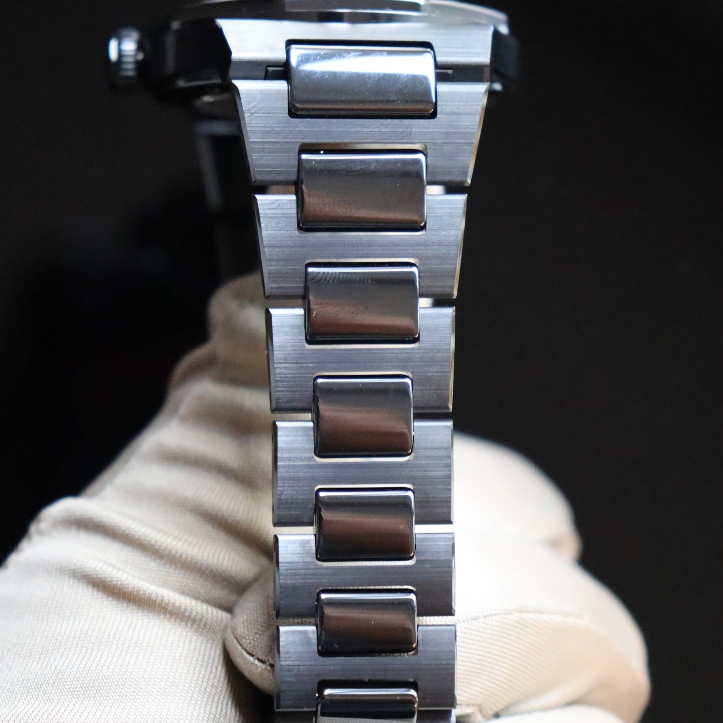 Girard Perregaux Laureato Skeleton "Earth to Sky" Black Ceramic 81015-32-176032A