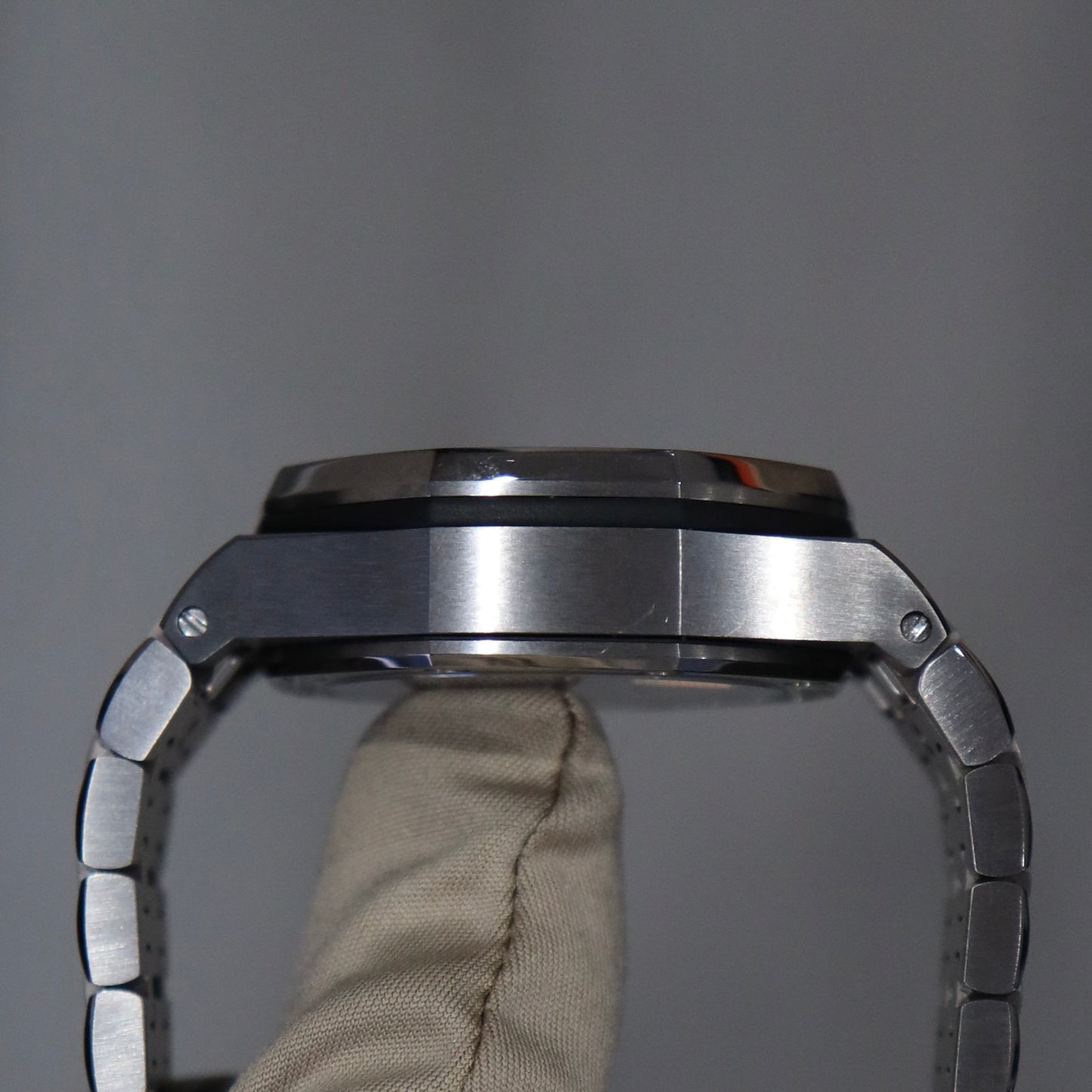 Audemars Piguet Royal Oak Offshore "Titanium" 42mm Gray Titanium 26238TI.OO.2000TI.01