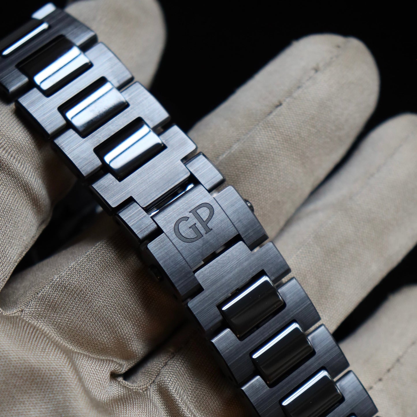Girard Perregaux Laureato Skeleton "Earth to Sky" Black Ceramic 81015-32-176032A