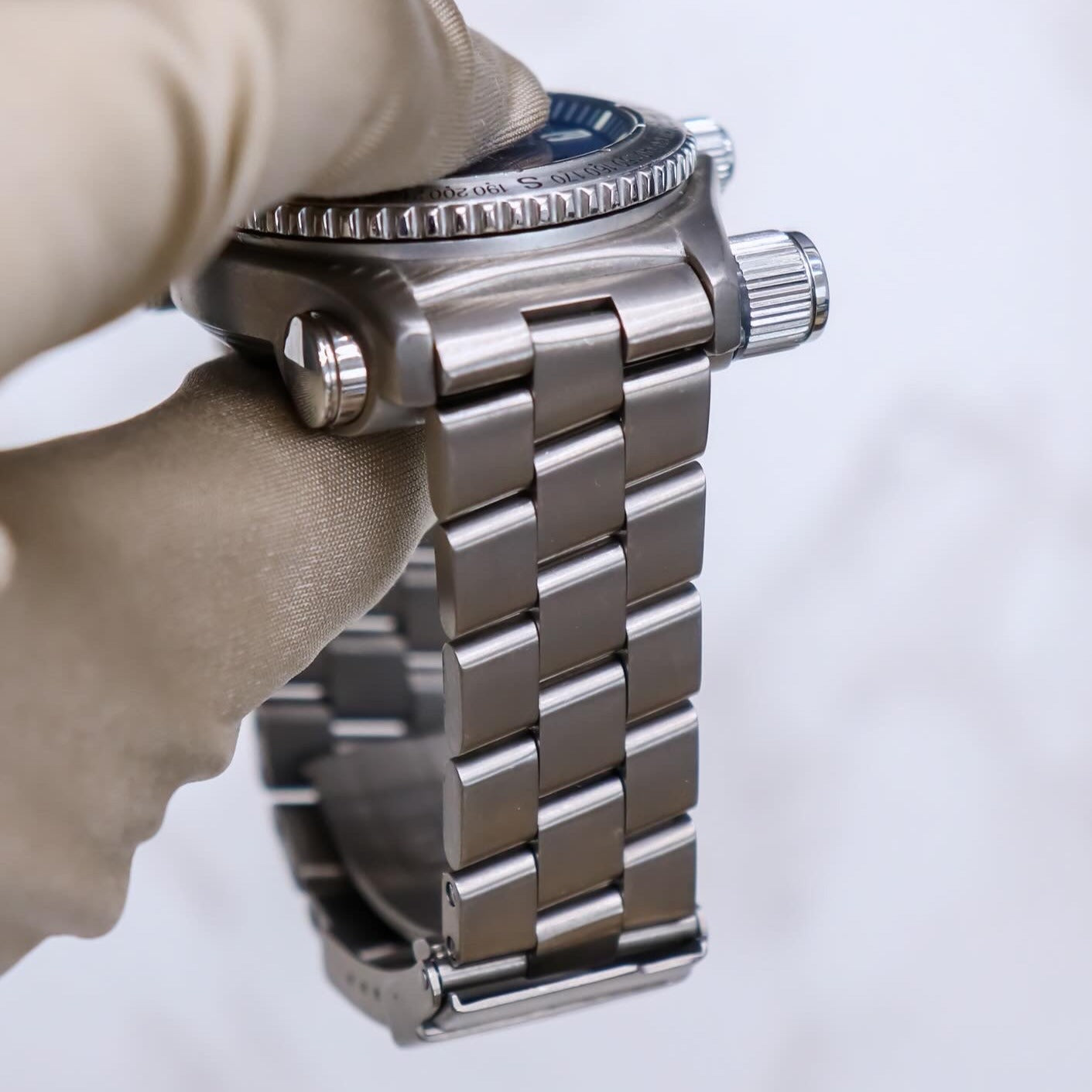 Breitling Emergency Orbiter 3 Special Edition E56321